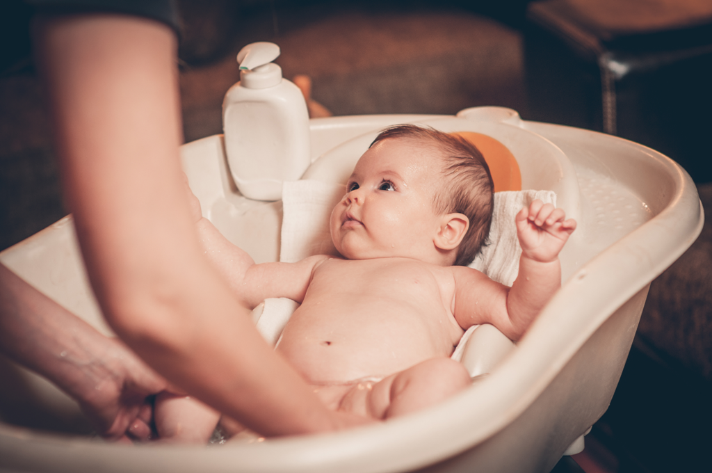 Τι πρέπει να κάνω όταν το μωρό μου δεν θέλει να κάνει μπάνιο; Αληθινοί Γονείς Συμβουλεύουν!