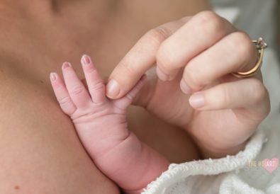 Η απίστευτη αίσθηση του να κρατάς τα δάχτυλα ενός μωρού