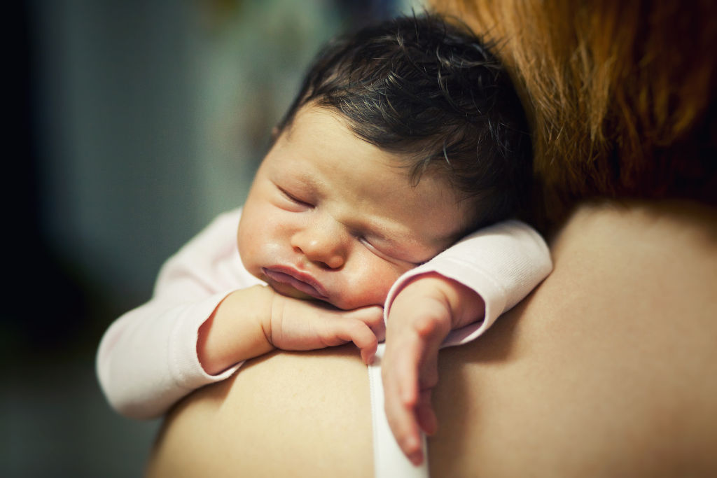 Συμβουλές για να καταλάβετε οτι το μωρό σας χρειάζεται ύπνο