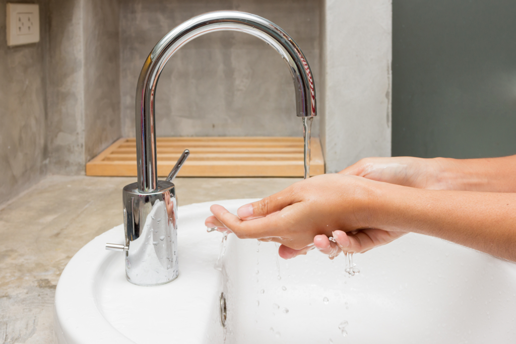 Είναι αρκετό το πλύσιμο των χεριών πριν την επαφή με το βρέφος;