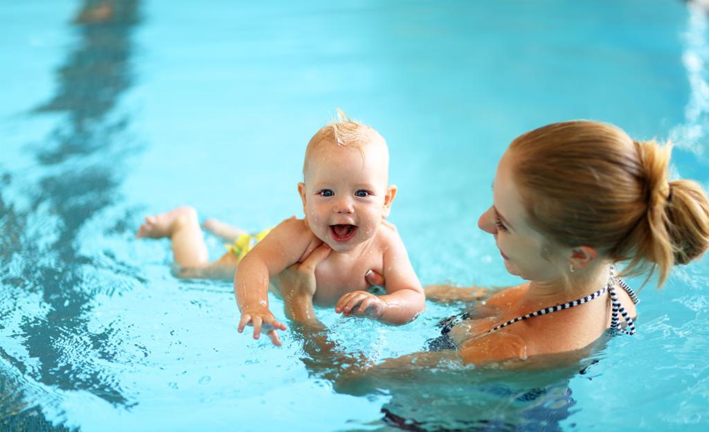 Είναι αλήθεια οτι τα βρέφη γεννιούνται με την ικανότητα να κολυμπούν;